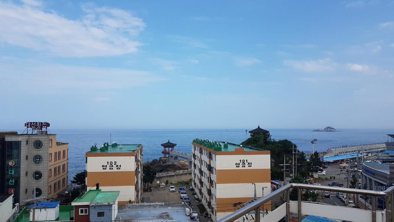 Lighthouse Beach Motel Sokcho Exteriör bild